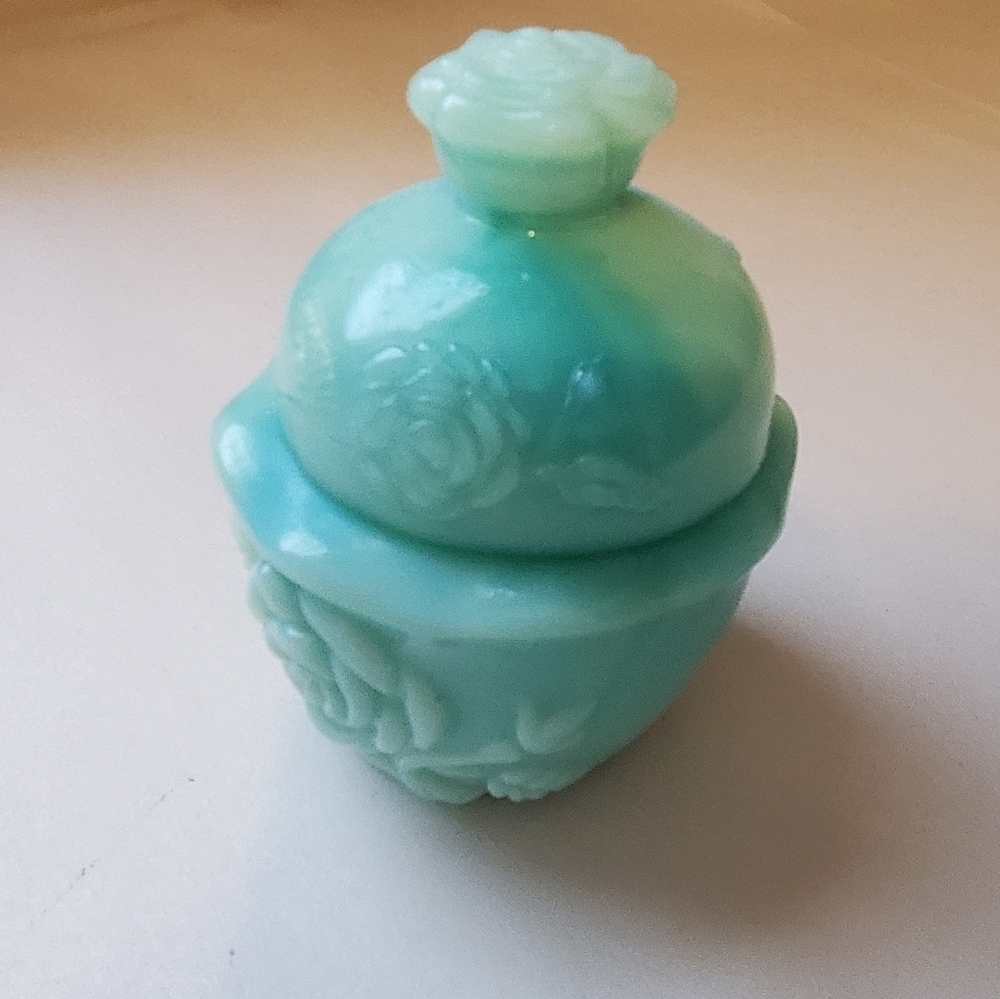 AVON VINTAGE 1970S JADEITE MOONWIND POWDER SACHET JAR W/ LID